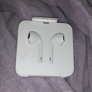 NWT Apple earbuds with lighting cable